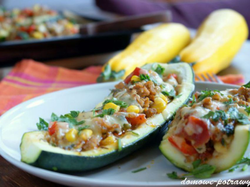 Cukinia faszerowana mięsem mielonym i warzywami Cukinia faszerowana mięsem mielonym i warzywami