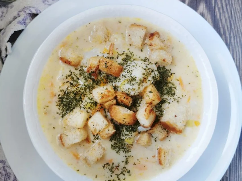 Zupa kalafiorowa z grzankami Zupa kalafiorowa z grzankami