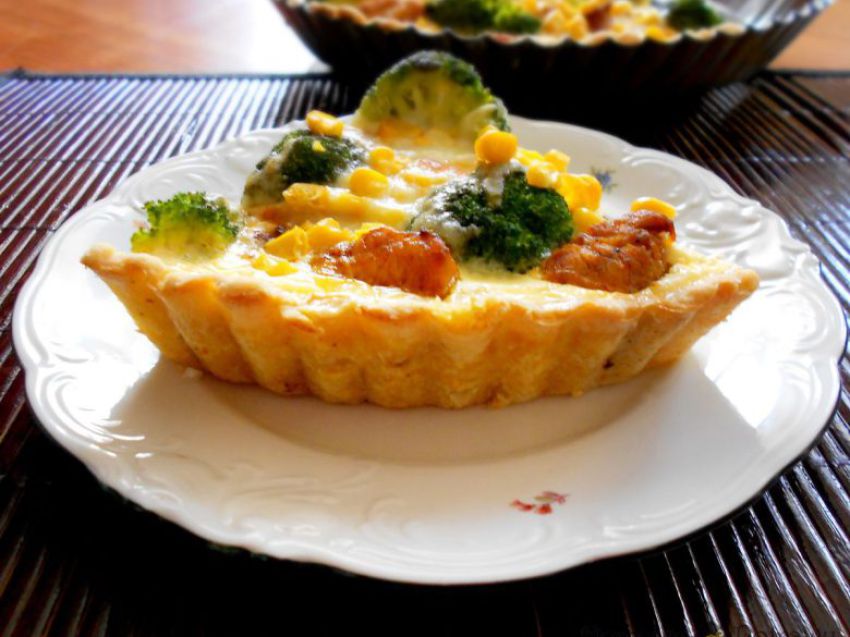 Tarta brokułowa z kurczakiem i kukurydzą Tarta brokułowa z kurczakiem i kukurydzą