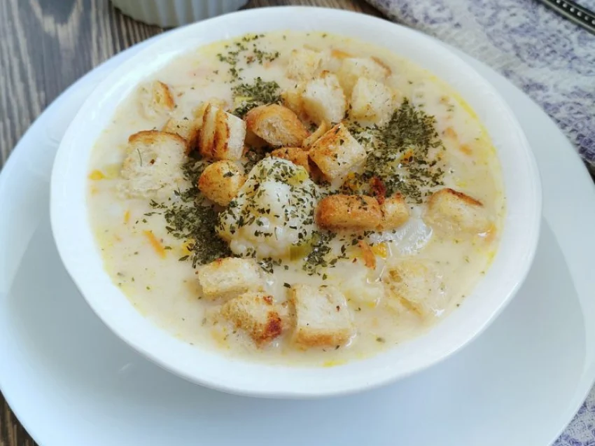 Zupa kalafiorowa z grzankami Zupa kalafiorowa z grzankami