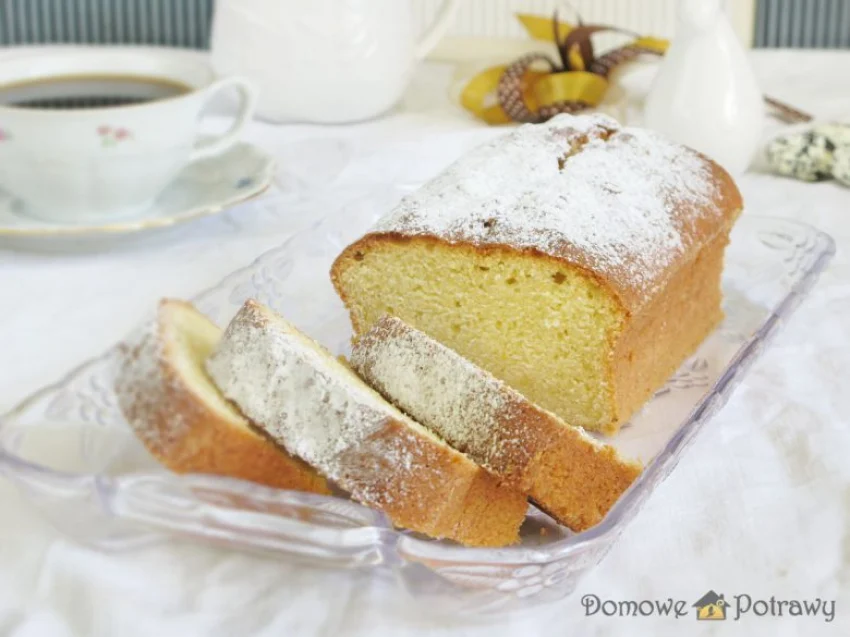 Babka budyniowa ze śmietaną kremówką Babka budyniowa ze śmietaną kremówką