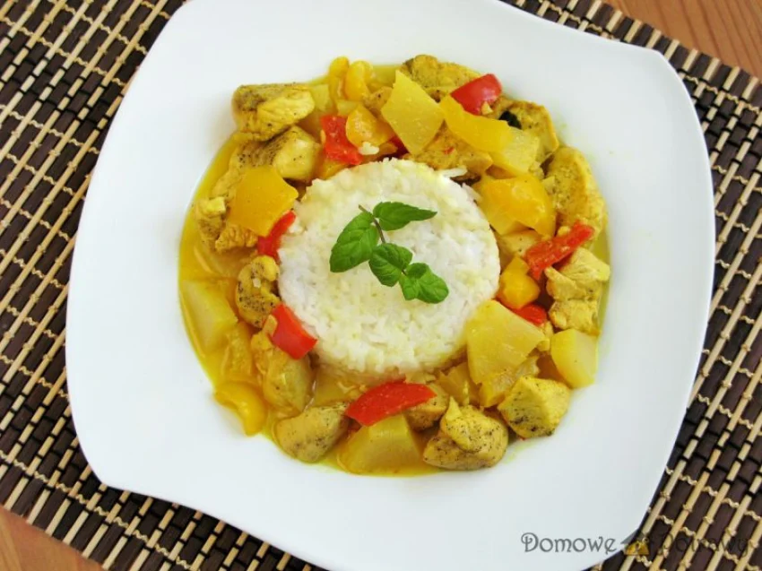 Kurczak curry z mlekiem kokosowym i ananasem Kurczak curry z mlekiem kokosowym i ananasem
