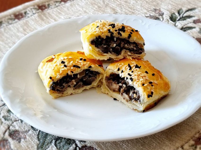 Paszteciki ciasta francuskiego z pieczarkami Paszteciki ciasta francuskiego z pieczarkami