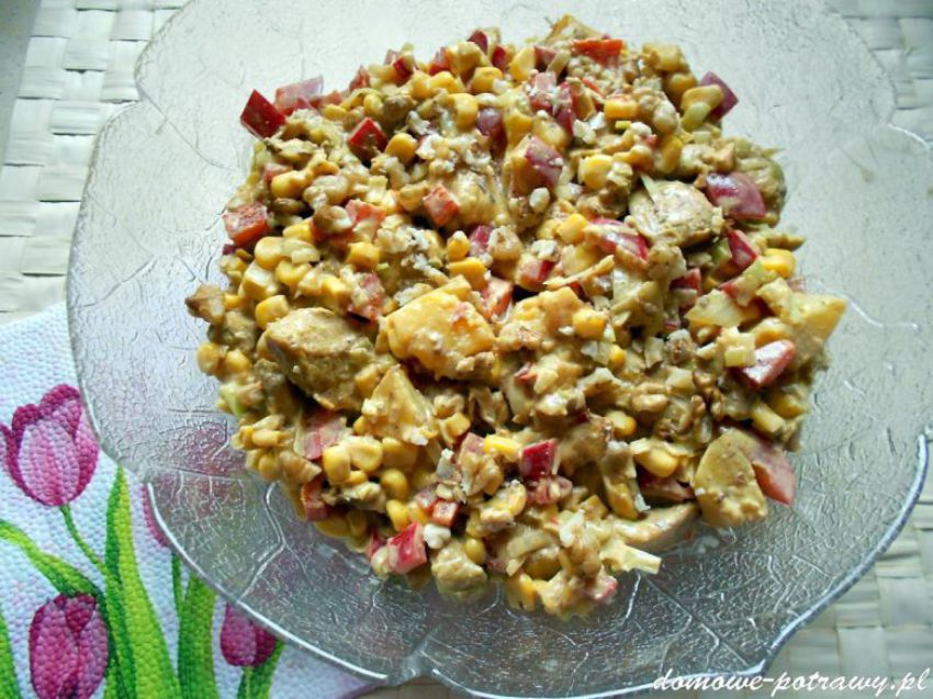 Sałatka curry z kurczakiem i brzoskwinią Sałatka curry z kurczakiem i brzoskwinią