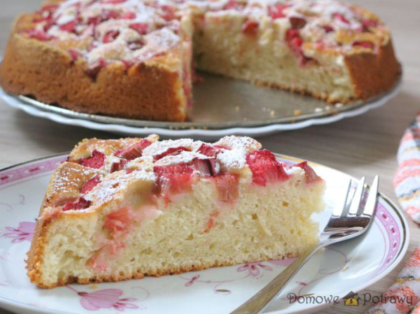 Puszysty placek z rabarbarem Puszysty placek z rabarbarem