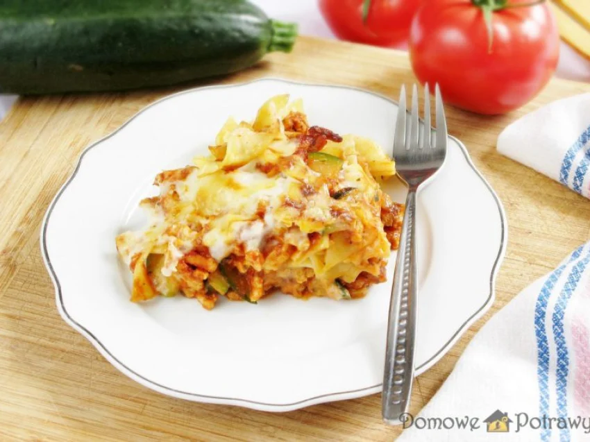 Zapiekanka makaronowa z mięsem mielonym i cukinią Zapiekanka makaronowa z mięsem mielonym i cukinią