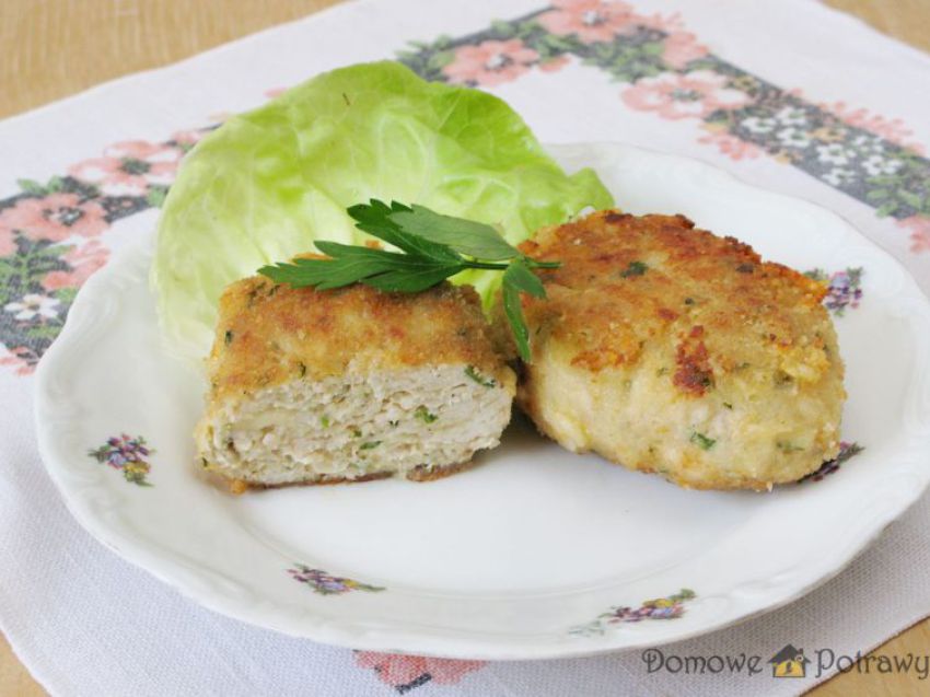Kotlety z kurczaka z żółtym serem i majonezem Kotlety z kurczaka z żółtym serem i majonezem