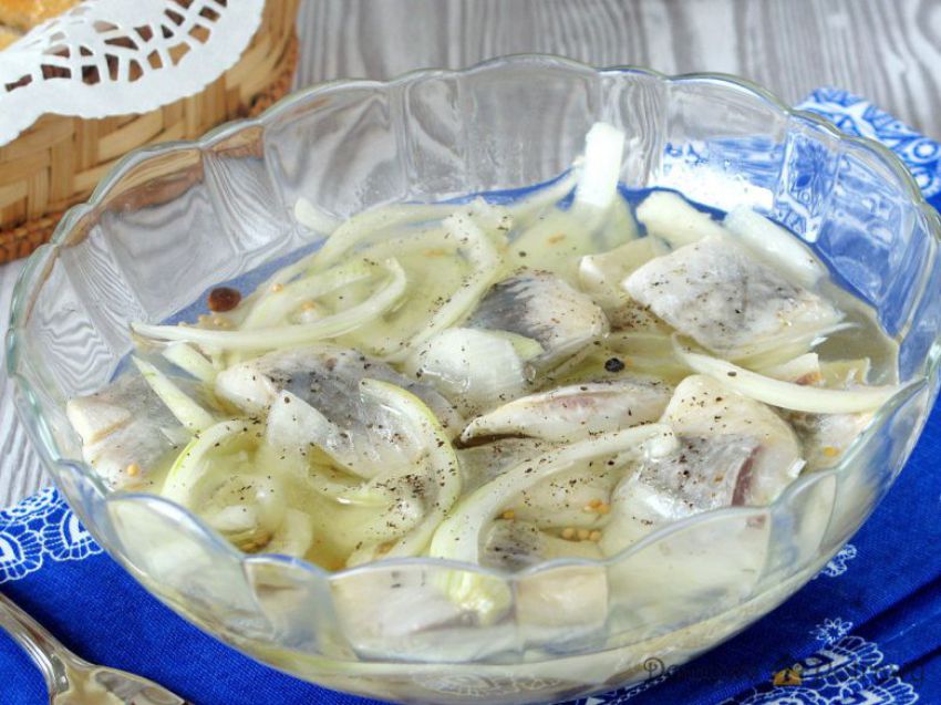 Śledzie marynowane w occie Śledzie marynowane w occie