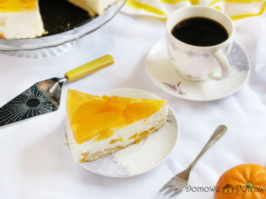 Sernik na zimno z brzoskwiniami Sernik na zimno z brzoskwiniami