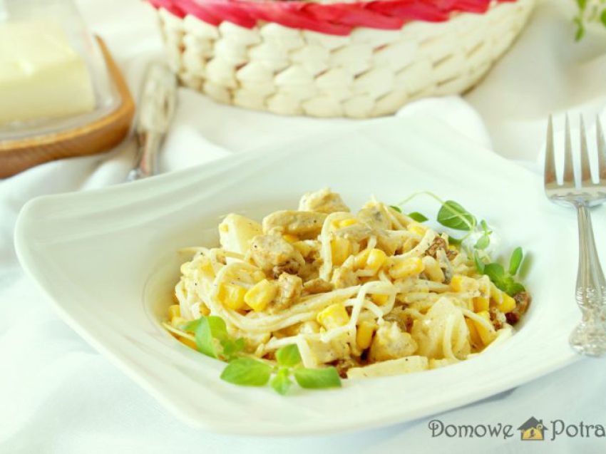 Sałatka z kurczakiem i ananasem Sałatka z kurczakiem i ananasem