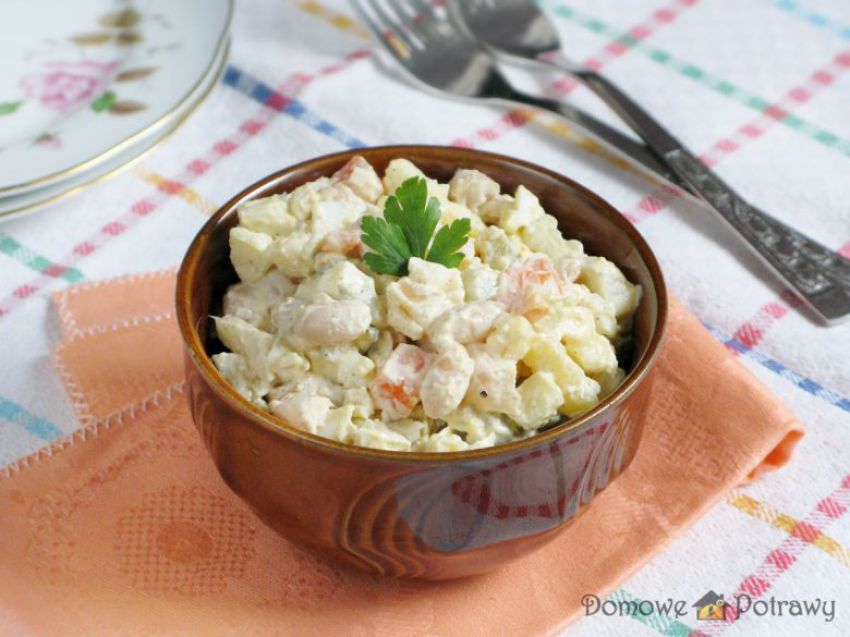 Sałatka jarzynowa z białą fasolą Sałatka jarzynowa z białą fasolą