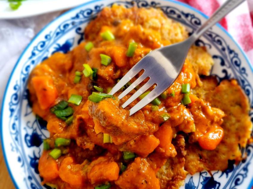 Placki ziemniaczane z gulaszem Placki ziemniaczane z gulaszem