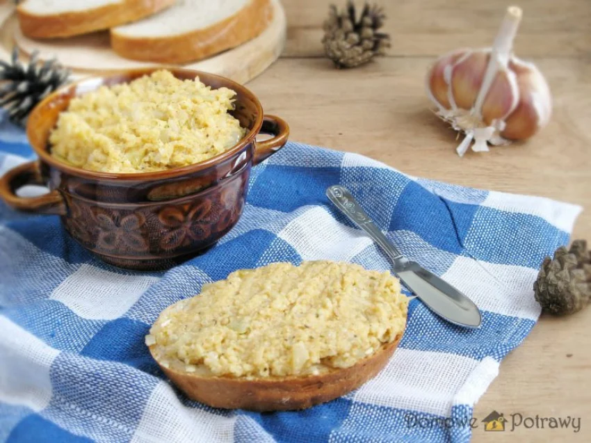 Pasta z kaszy jaglanej z jabłkiem i cebulą Pasta z kaszy jaglanej z jabłkiem i cebulą