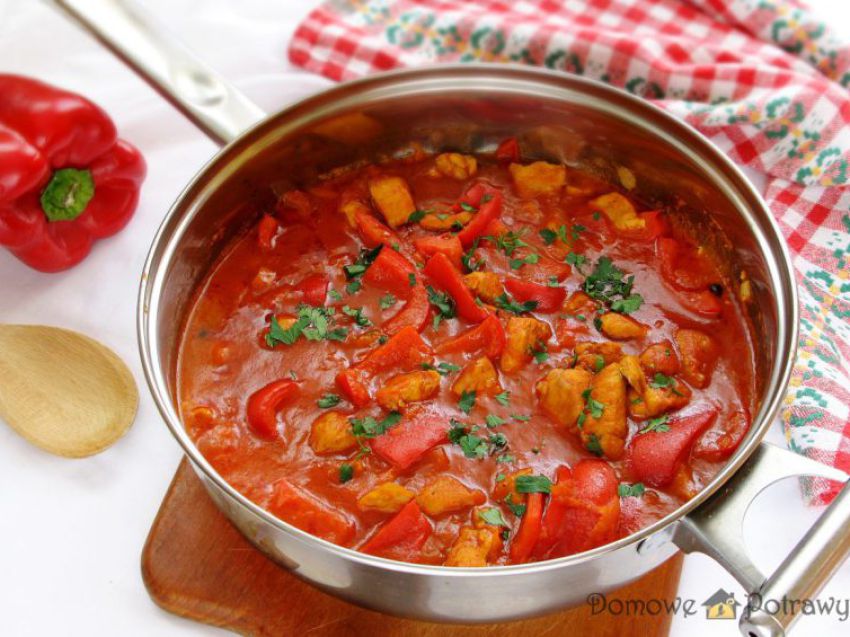 Gulasz z kurczaka po węgiersku Gulasz z kurczaka po węgiersku