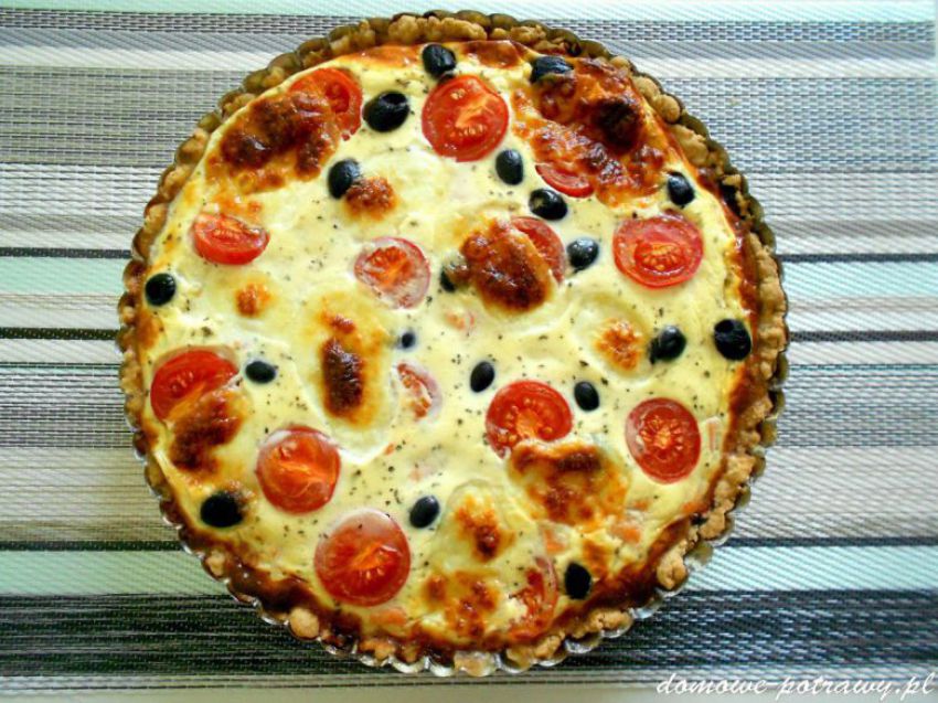 Tarta z wędzonym łososiem Tarta z wędzonym łososiem