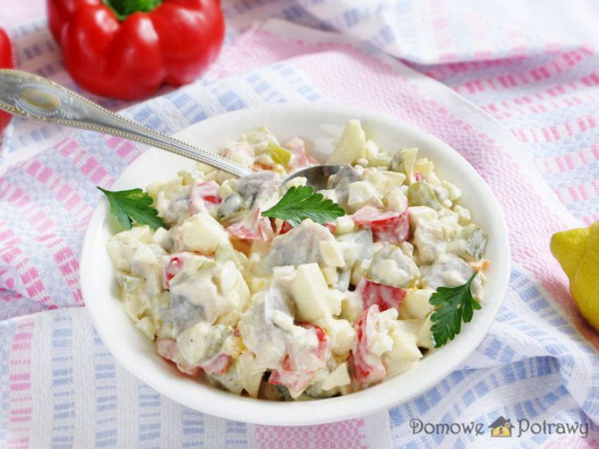 Sałatka śledziowa z jajkiem i papryką Sałatka śledziowa z jajkiem i papryką