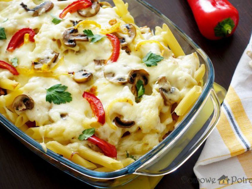 Zapiekanka makaronowa z kurczakiem Zapiekanka makaronowa z kurczakiem