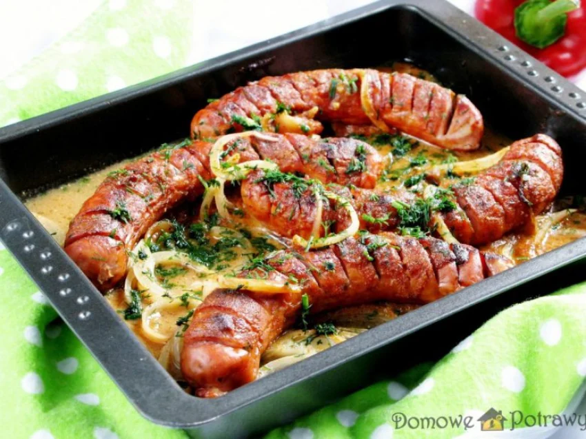 Kiełbasa pieczona w piekarniku Kiełbasa pieczona w piekarniku