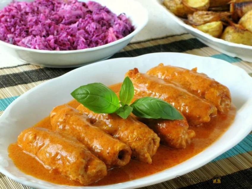 Roladki schabowe w sosie pomidorowym Roladki schabowe w sosie pomidorowym
