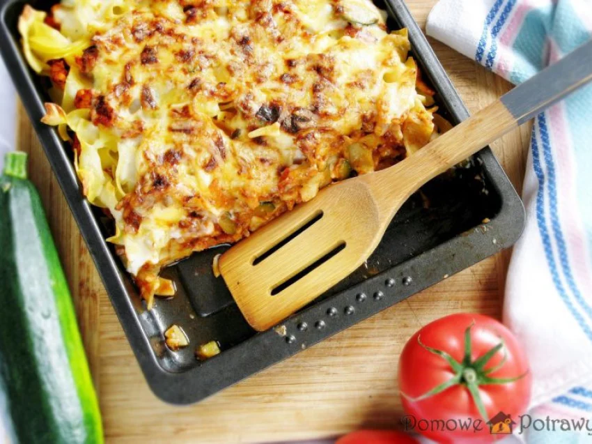 Zapiekanka makaronowa z mięsem mielonym i cukinią Zapiekanka makaronowa z mięsem mielonym i cukinią