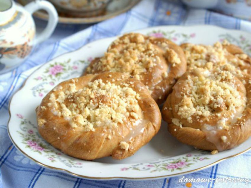 Drożdżówki z lukrem Drożdżówki z lukrem