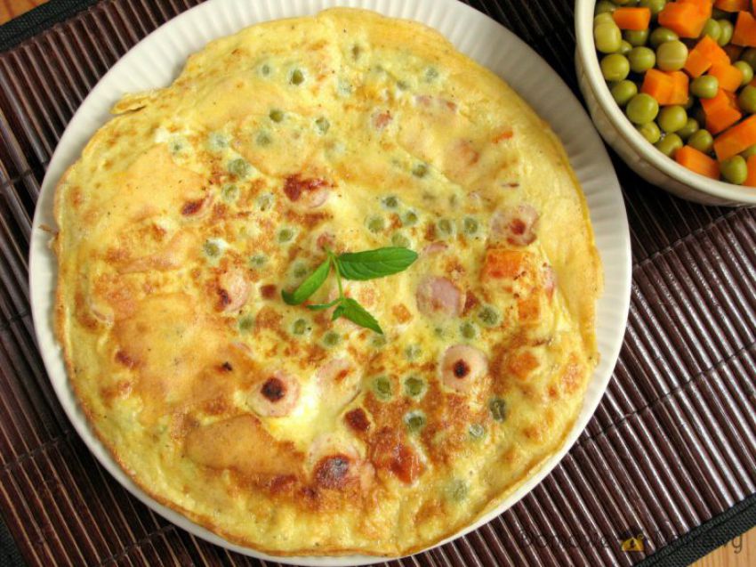 Omlet z parówką Omlet z parówką