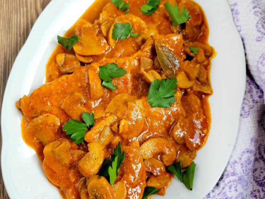 Schab w sosie musztardowo-pomidorowym Schab w sosie musztardowo-pomidorowym