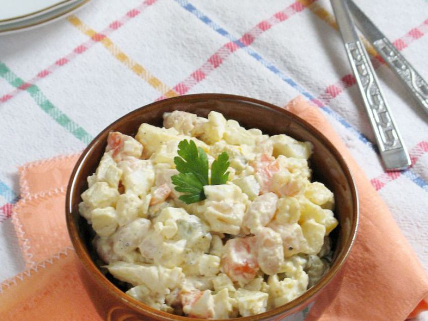 Sałatka jarzynowa z białą fasolą Sałatka jarzynowa z białą fasolą