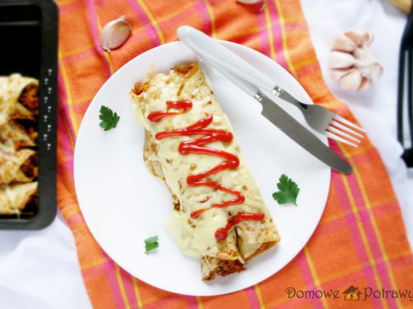 Naleśniki zapiekane z mięsem mielonym i pieczarkami Naleśniki zapiekane z mięsem mielonym i pieczarkami