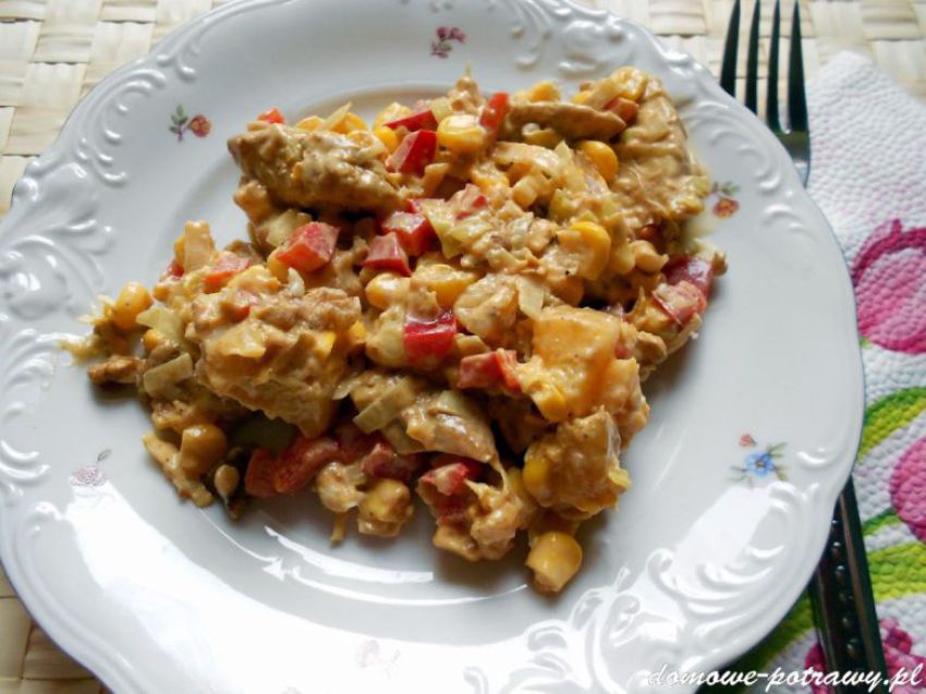 Sałatka curry z kurczakiem i brzoskwinią Sałatka curry z kurczakiem i brzoskwinią