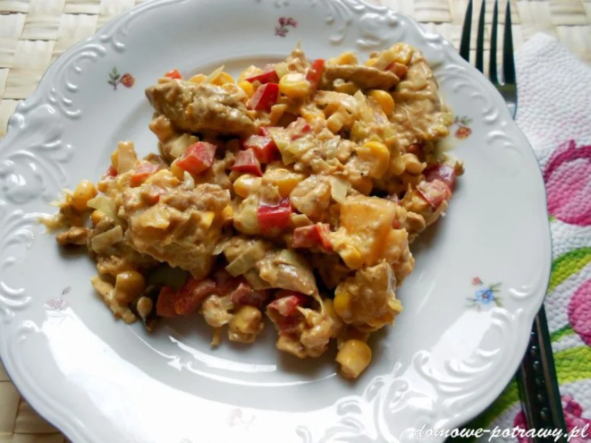 Sałatka curry z kurczakiem i brzoskwinią Sałatka curry z kurczakiem i brzoskwinią