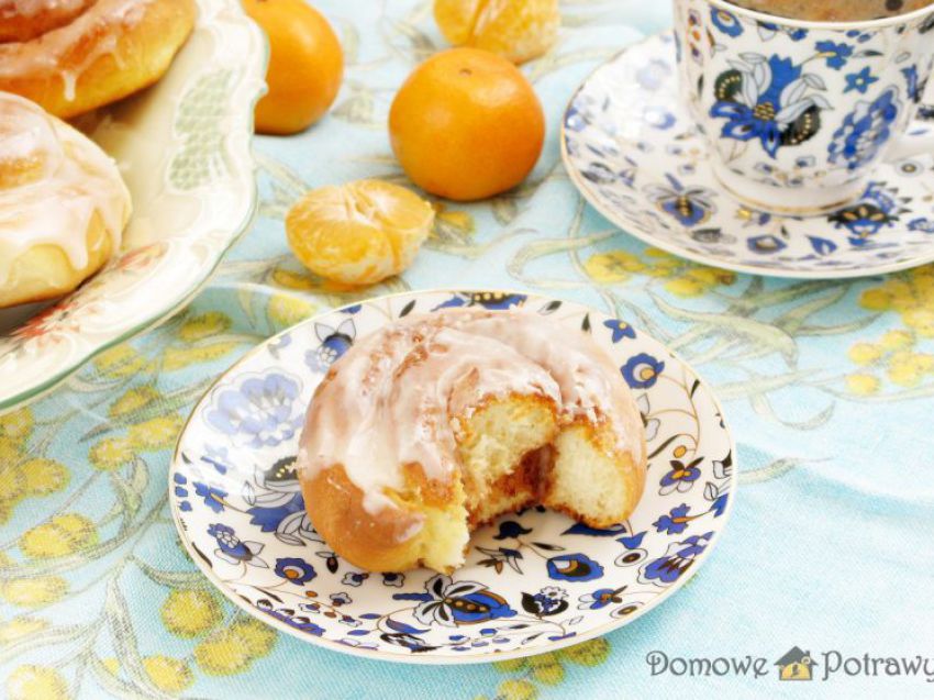 Drożdżowe bułeczki cynamonowe Drożdżowe bułeczki cynamonowe