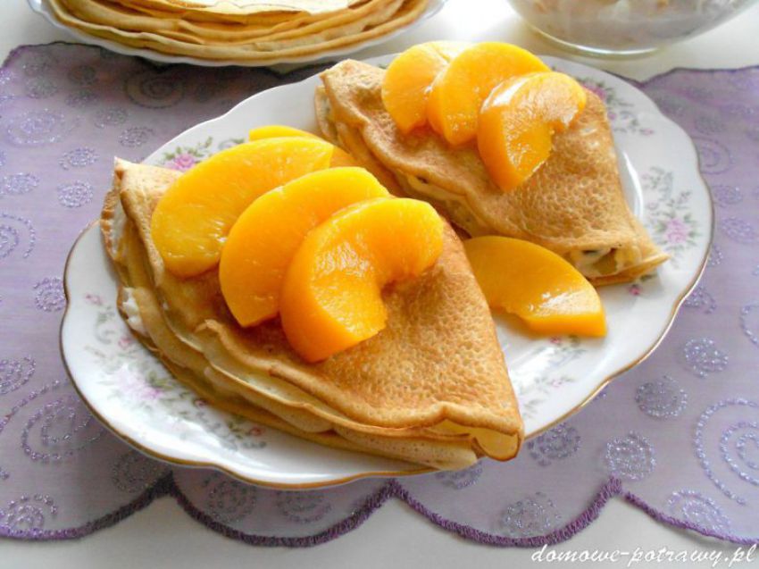 Naleśniki z serem i brzoskwiniami Naleśniki z serem i brzoskwiniami