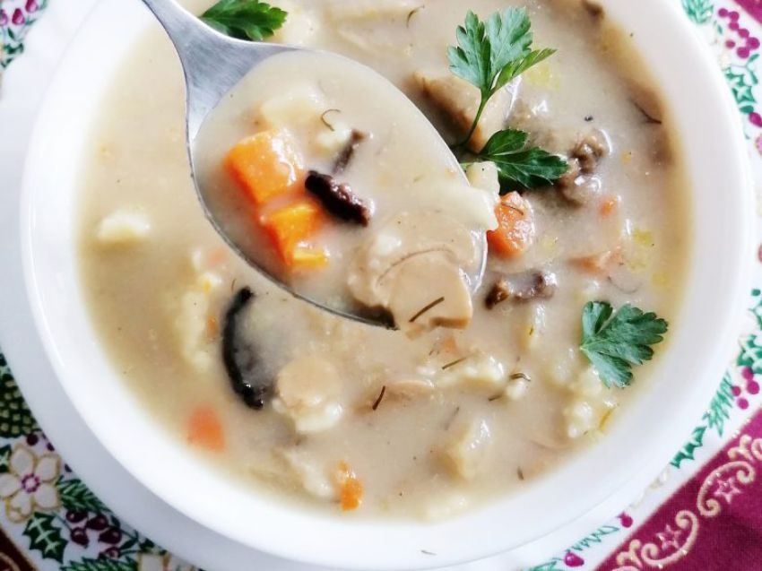 Zupa grzybowa z kluseczkami lanymi Zupa grzybowa z kluseczkami lanymi