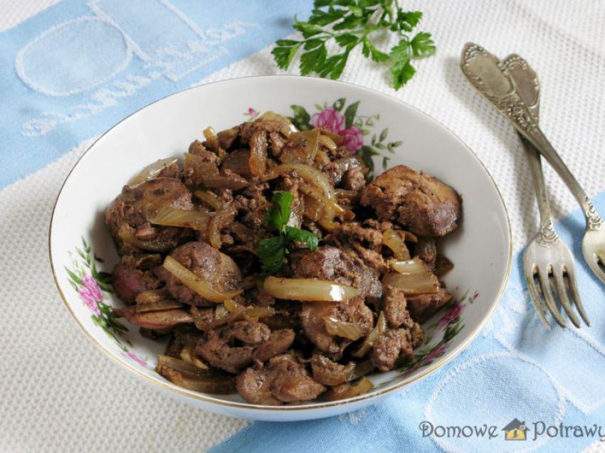 Wątróbka smażona z cebulą Wątróbka smażona z cebulą