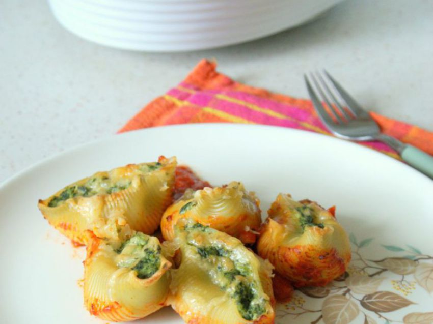 Muszle makaronowe ze szpinakiem i ricottą Muszle makaronowe ze szpinakiem i ricottą