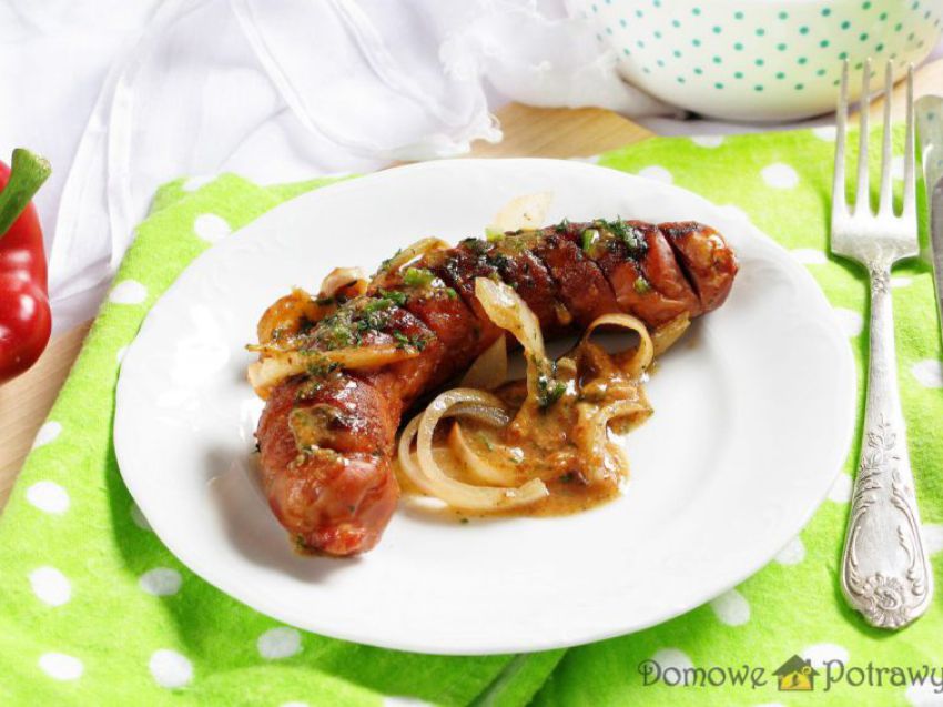 Kiełbasa pieczona w piekarniku Kiełbasa pieczona w piekarniku