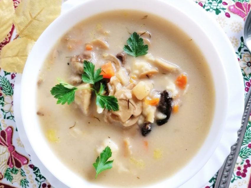 Zupa grzybowa z kluseczkami lanymi Zupa grzybowa z kluseczkami lanymi