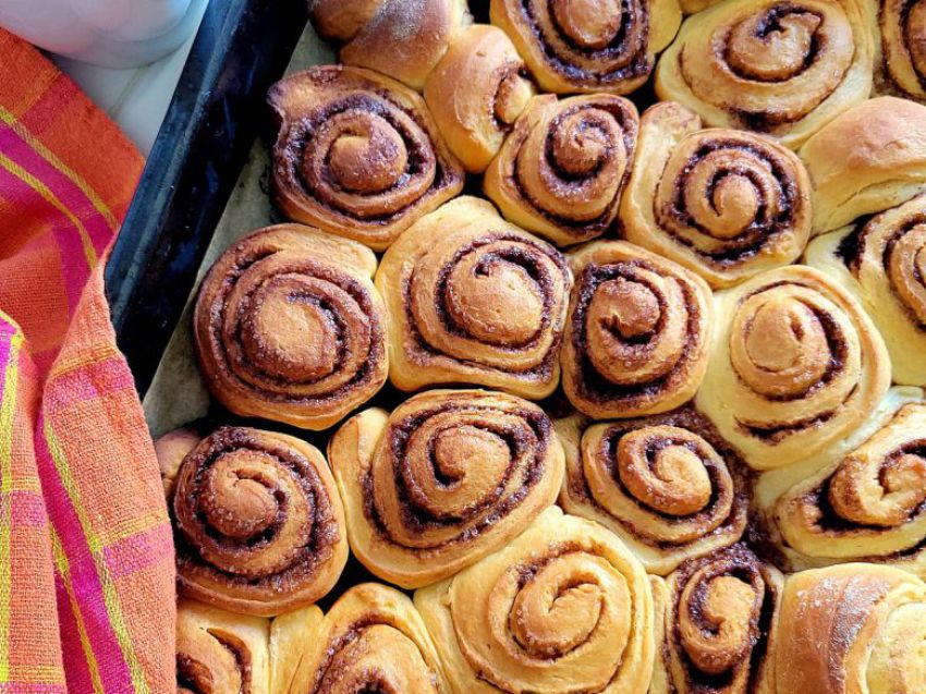 Drożdżowe bułeczki cynamonowe Drożdżowe bułeczki cynamonowe