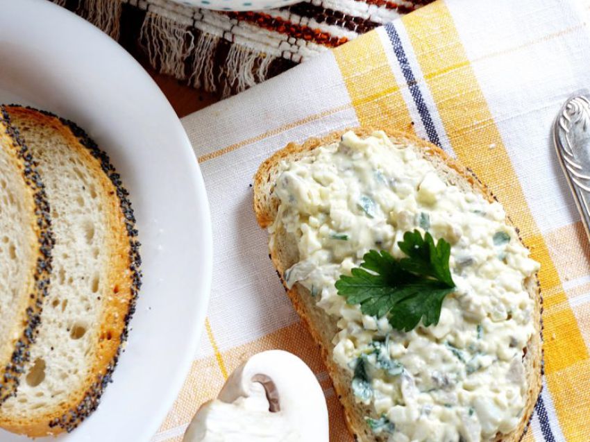 Pasta jajeczna z pieczarkami Pasta jajeczna z pieczarkami