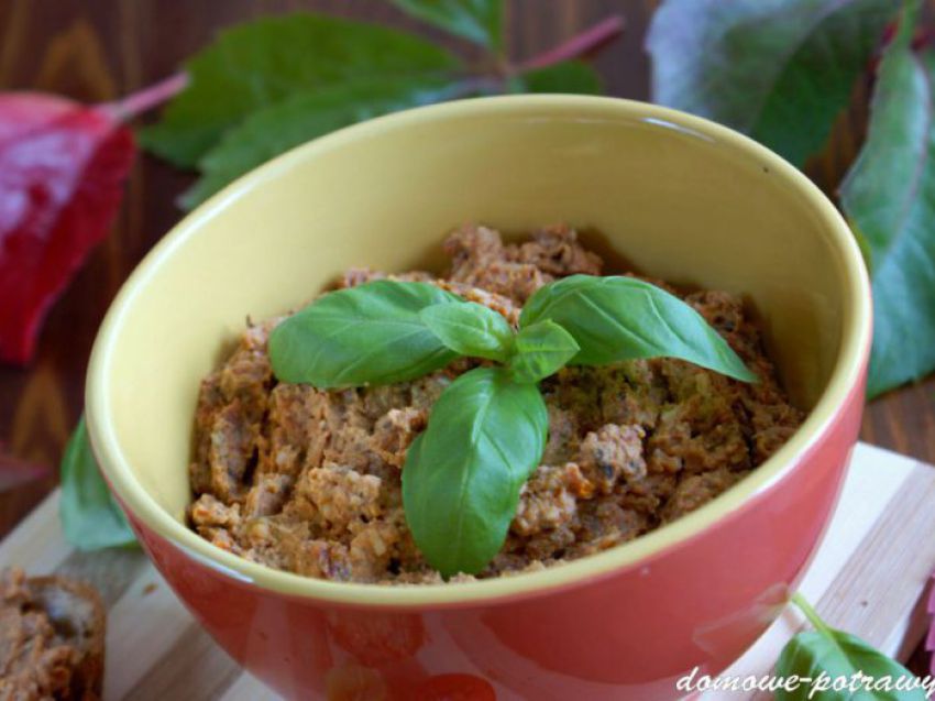 Pasta z suszonymi pomidorami i jajkiem Pasta z suszonymi pomidorami i jajkiem