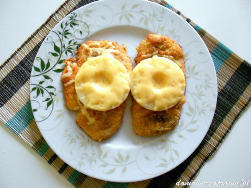 Pierś z kurczaka z serem i ananasem Pierś z kurczaka z serem i ananasem