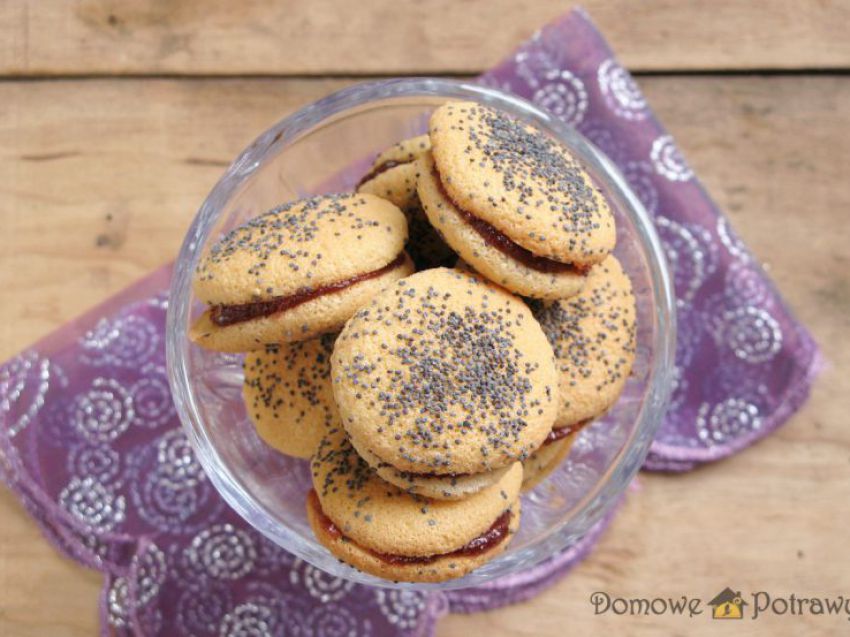 Baletki - ciasteczka z marmoladą i makiem Baletki - ciasteczka z marmoladą i makiem