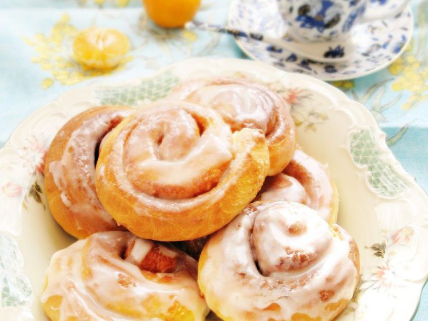 Drożdżowe bułeczki cynamonowe Drożdżowe bułeczki cynamonowe