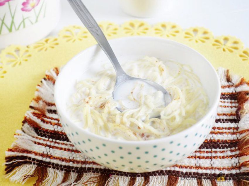 Zupa mleczna z makaronem Zupa mleczna z makaronem