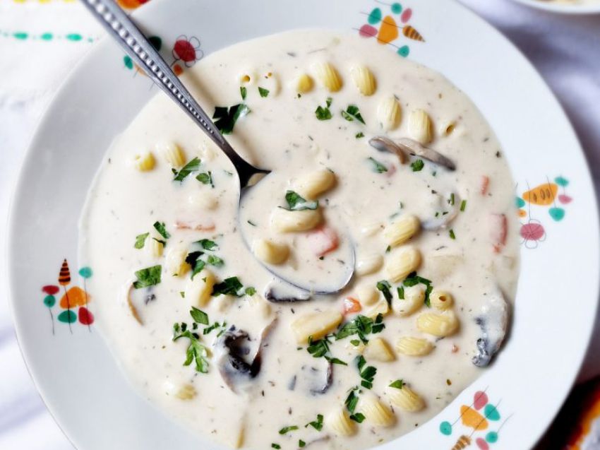 Zupa serowa z pieczarkami Zupa serowa z pieczarkami
