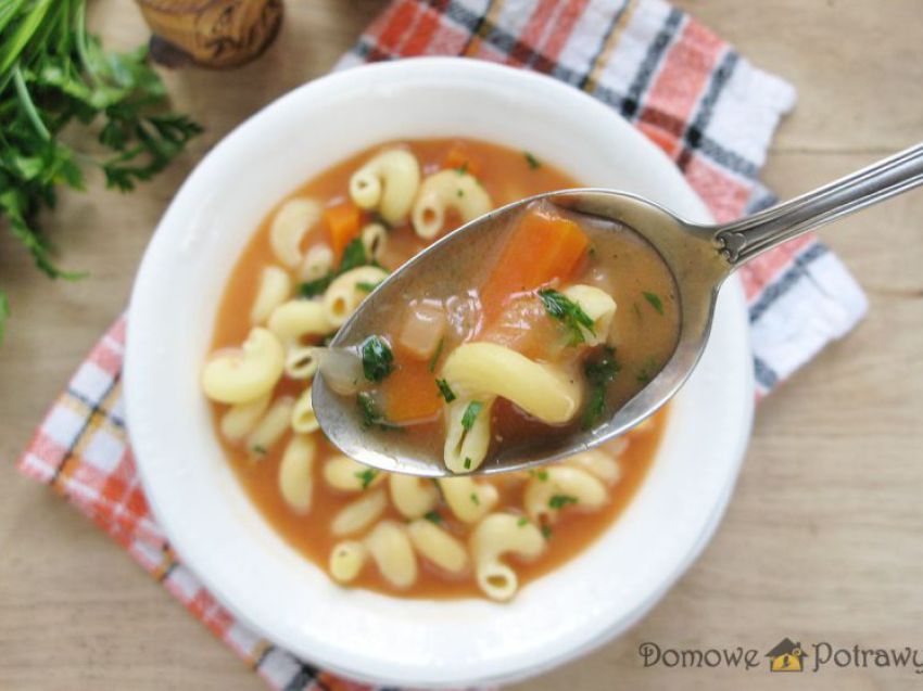Zupa pomidorowa z makaronem Zupa pomidorowa z makaronem