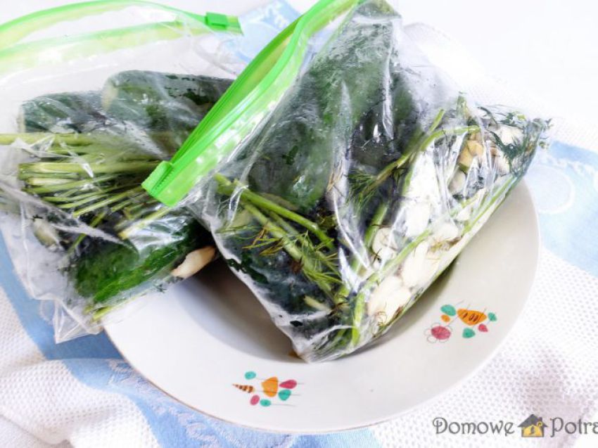 Ogórki małosolne na sucho Ogórki małosolne na sucho