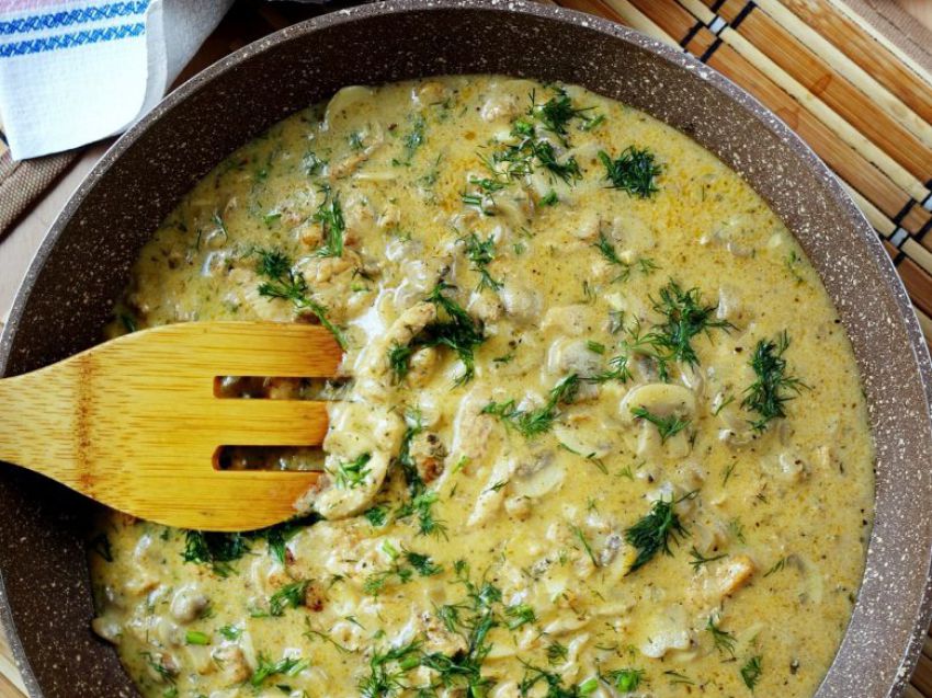 Gulasz z kurczaka z pieczarkami Gulasz z kurczaka z pieczarkami