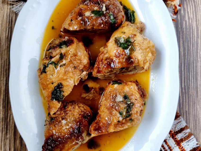 Pierś z kurczaka ze skórą z piekarnika Pierś z kurczaka ze skórą z piekarnika